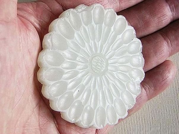 Glass flower disc – (6300)